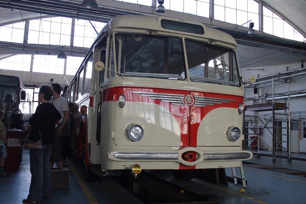 Historický trolejbus Škoda 8 Tr
