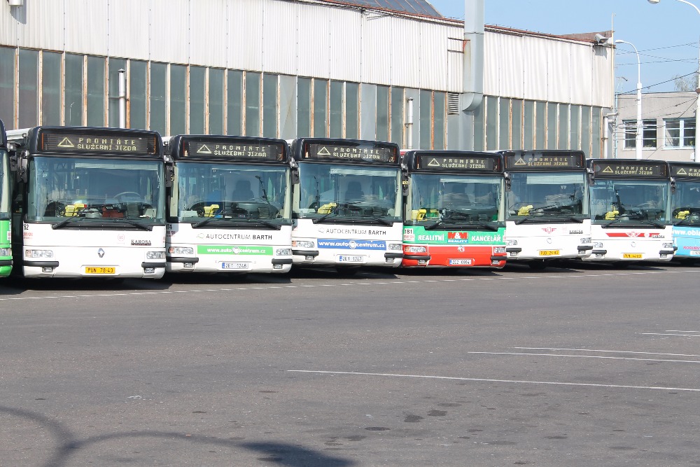 Autobusy připravené na ranní výjezd